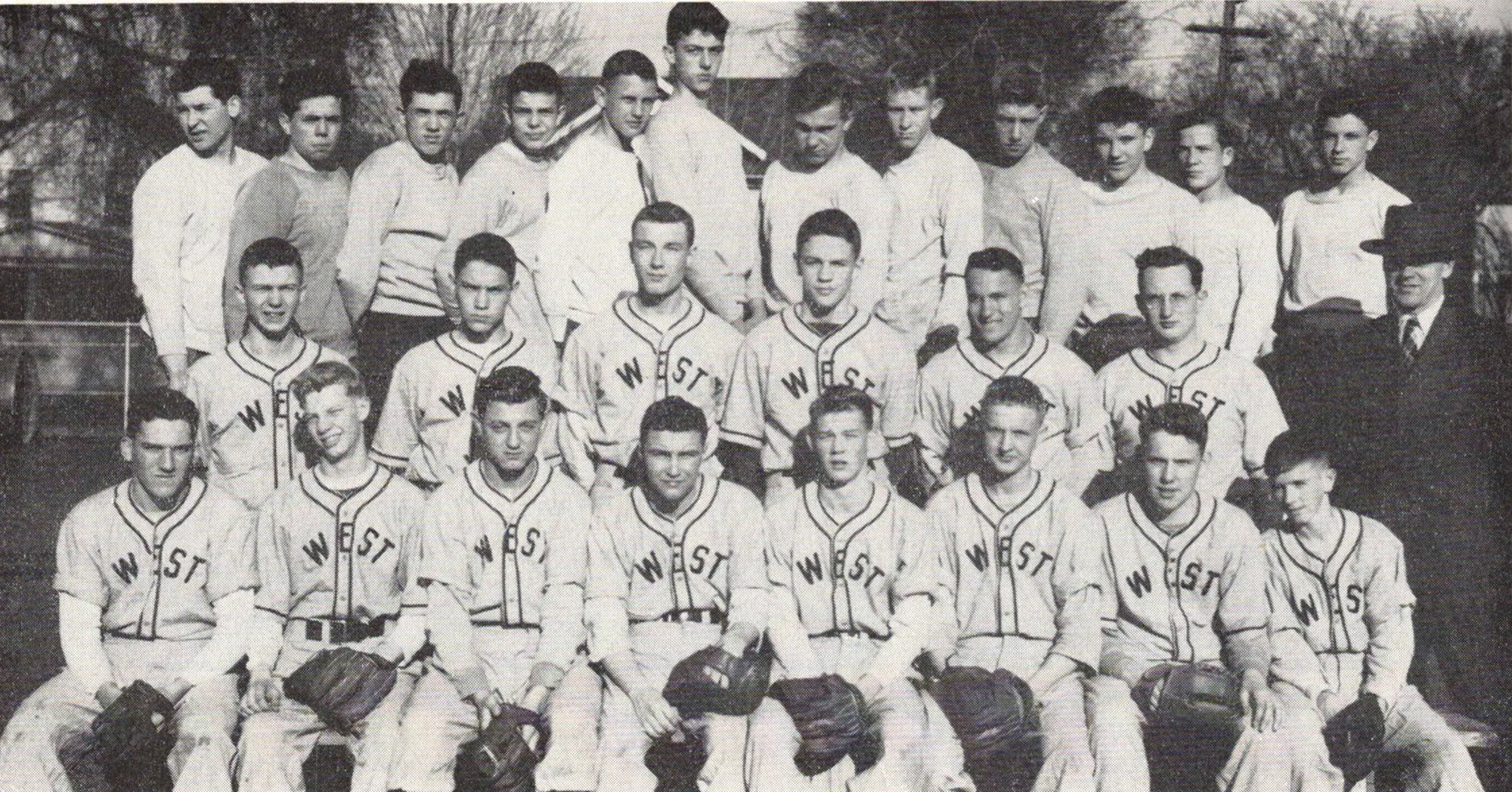Boys Varsity Baseball team photograph