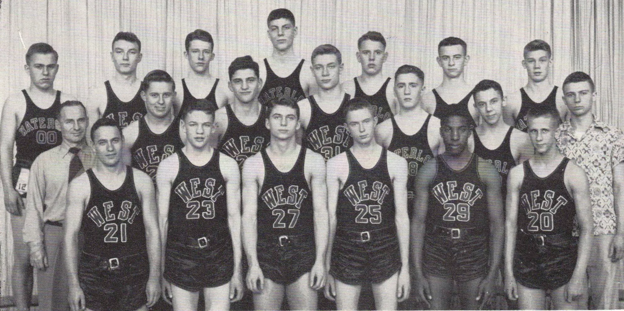 Boys Varsity Basketball team photograph