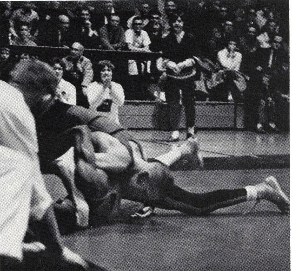 1964 Boys Varsity Wrestling action 04